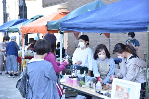 駅前で実施したイベントの様子