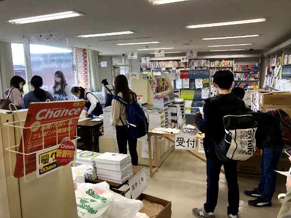 教科書販売の様子